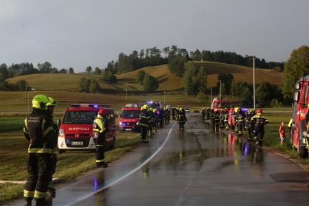 PRIHOD NOVE GASILSKE CISTERNE PGD UNEC 03 FOTO LJUBO VUKELIČ